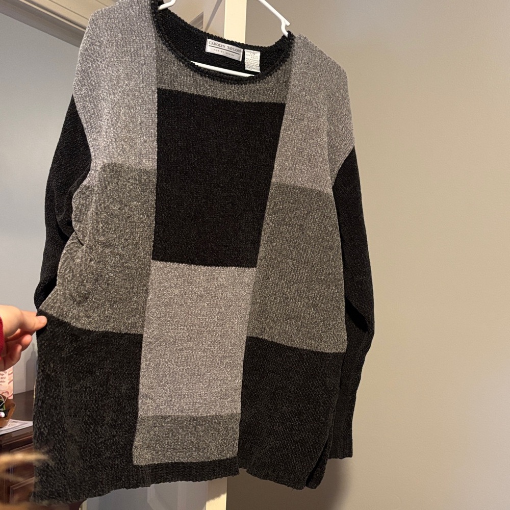 90s inspired grey and black sweater carolyn bessette kennedy aesthetic